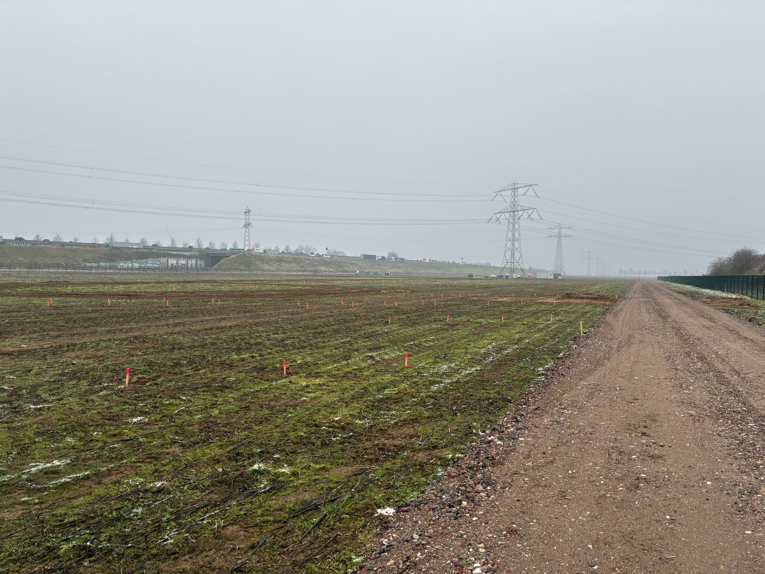 Zonnepark: 2× 3500 kVA compactstations plaatsen en aansluiten