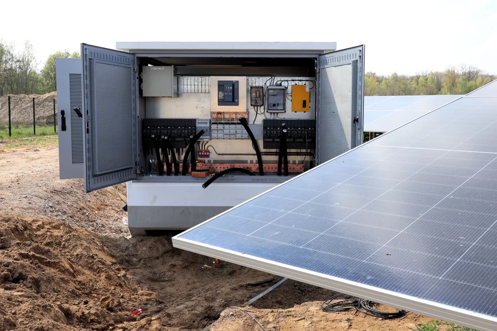 M2E PV-EV-BESS Oplossingen